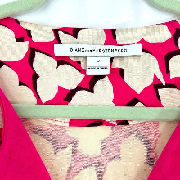 Diane Von Furstenburg Women’s Size 2 Pink and White Dress V Neck Silk - Picture 7 of 15